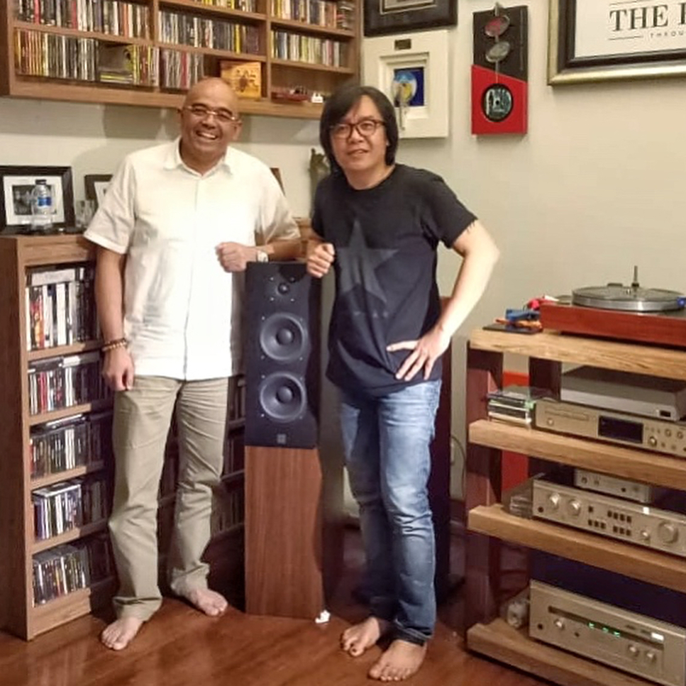 9 Potret rumah Ari Lasso, ruang keluarganya keren dan cozy