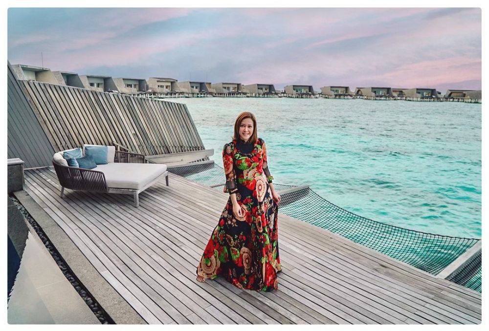 11 Potret liburan Maia Estianty & suami di Maldives, mesra abis
