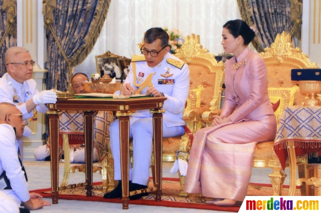 8 Pesona Suthida, pengawal yang dipersunting Raja Thailand