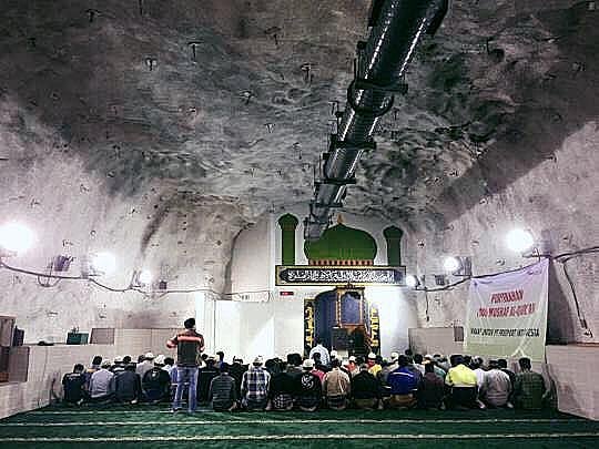 6 Masjid ini berada di bawah tanah, kebanyakan di Indonesia
