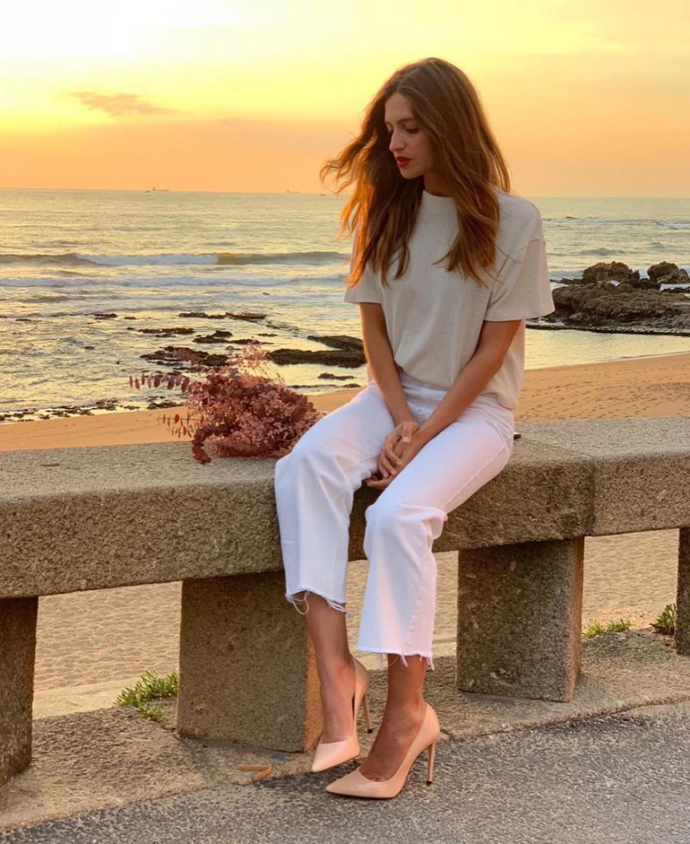 10 Pesona Sara Carbonero, wanita yang setia dampingi Iker Casillas