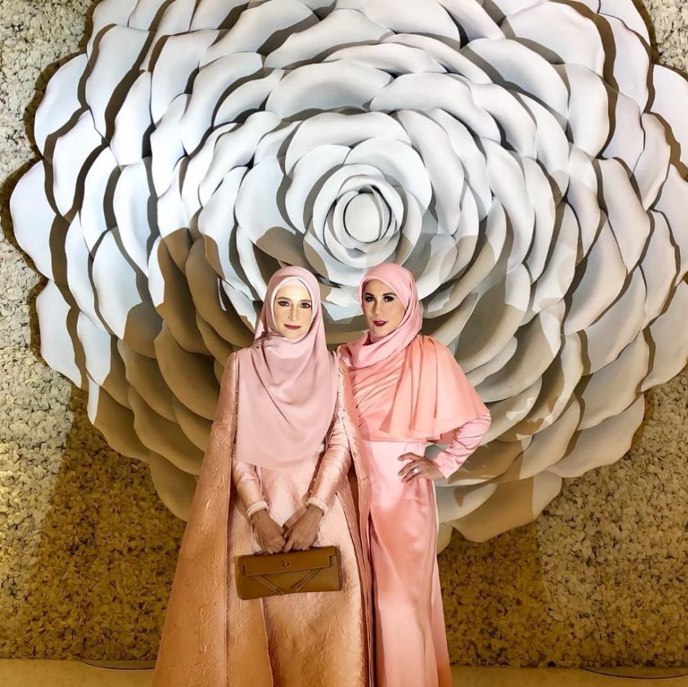 Gaya 13 seleb di resepsi Syahrini & Reino di Jakarta, glamor abis