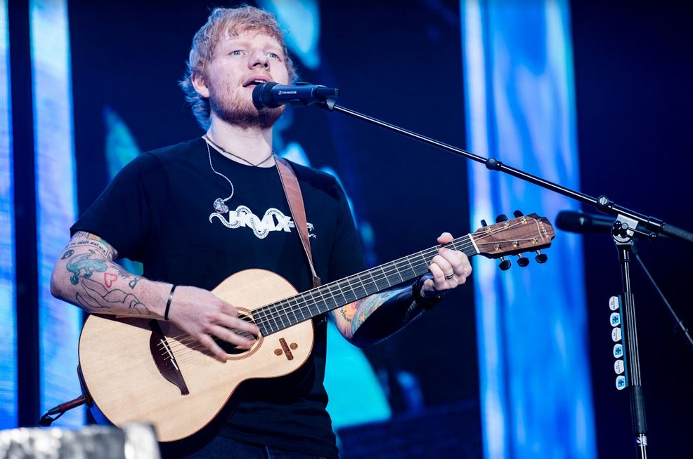 8 Aksi memukau Ed Sheeran hibur penggemarnya di Jakarta
