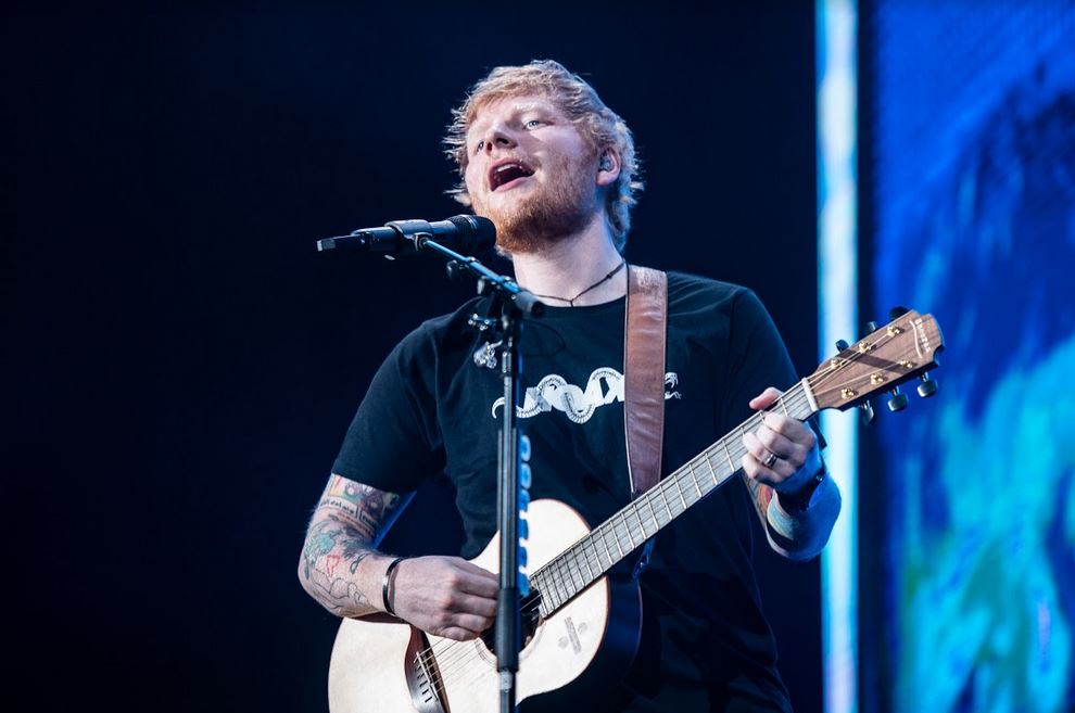 8 Aksi memukau Ed Sheeran hibur penggemarnya di Jakarta