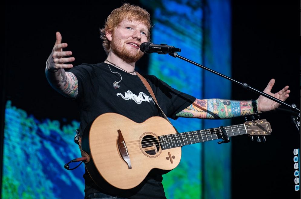 8 Aksi memukau Ed Sheeran hibur penggemarnya di Jakarta