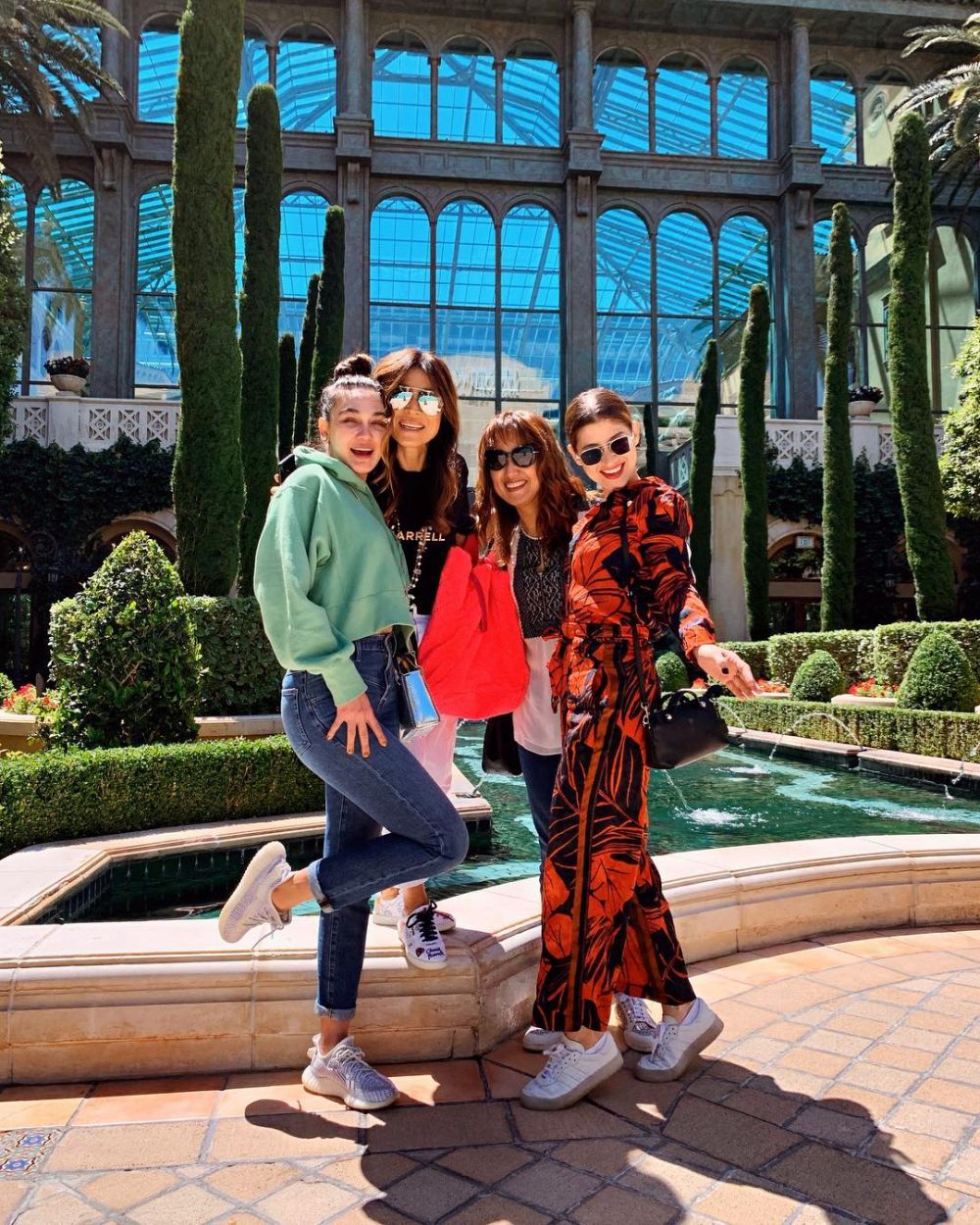 6 Kegiatan Luna Maya saat acara Syahrini-Reino di Jepang & Jakarta