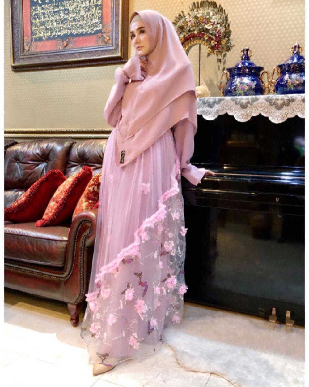 8 Inspirasi gamis pink Mulan Jameela, cocok buat acara bukber