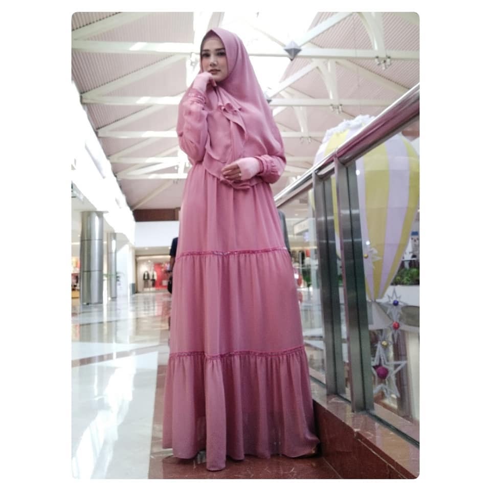8 Inspirasi gamis pink Mulan Jameela, cocok buat acara bukber