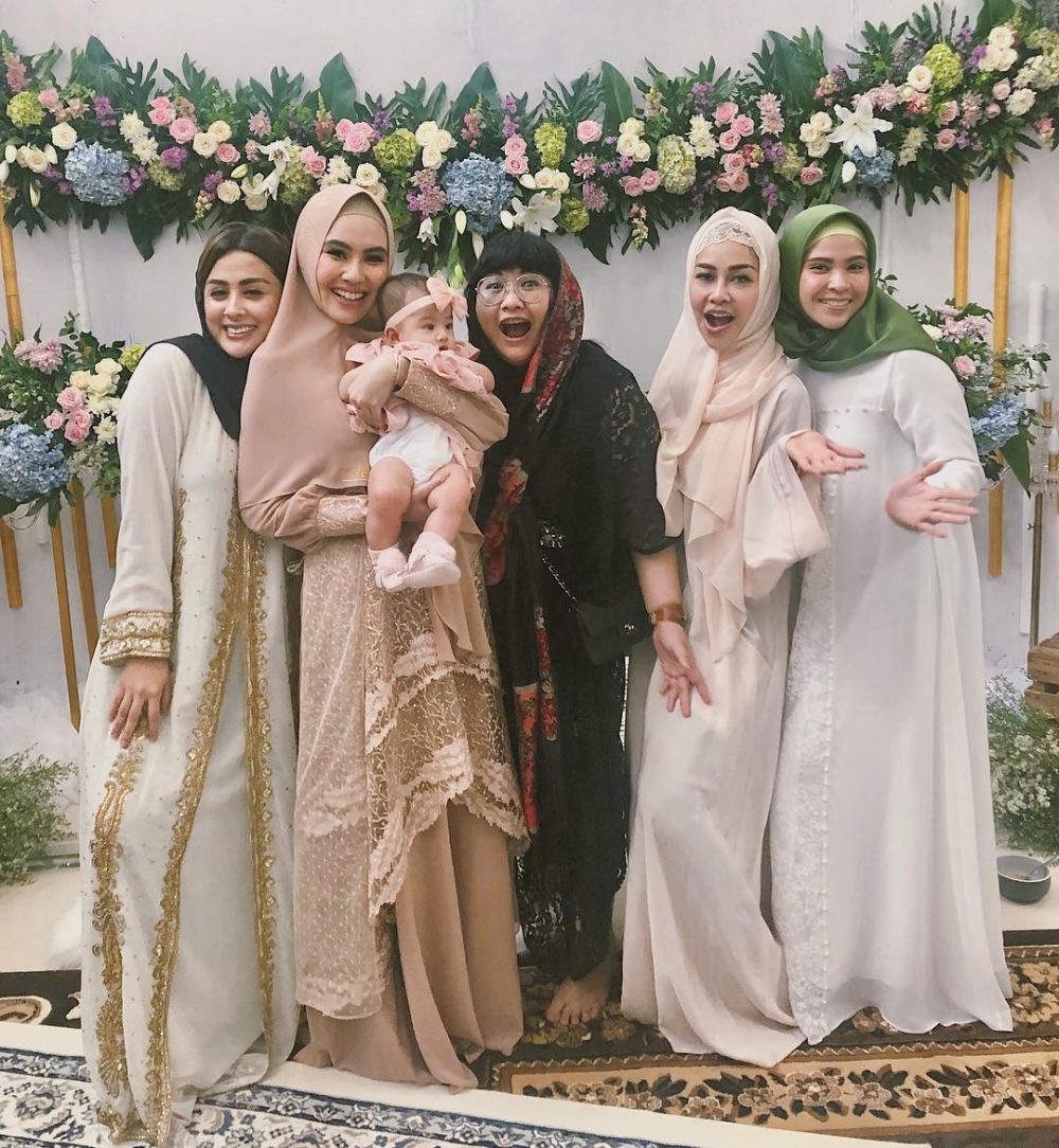 12 Momen syukuran empat bulanan Kartika Putri, penuh haru