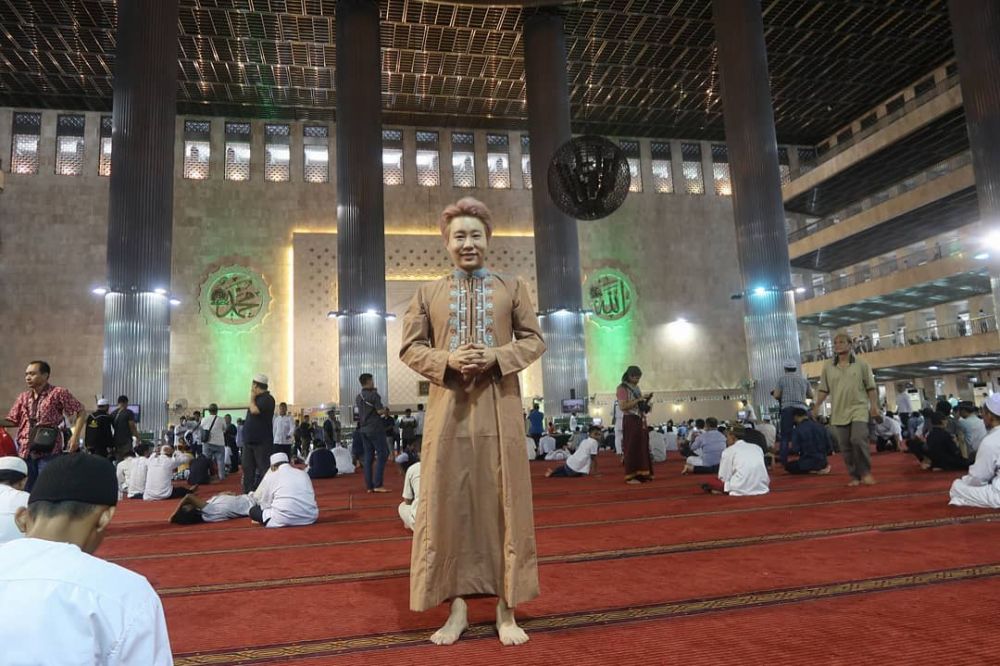 10 Potret Ujung Oppa, YouTuber Korea yang jadi mualaf