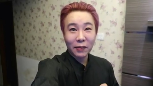 10 Potret Ujung Oppa, YouTuber Korea yang jadi mualaf