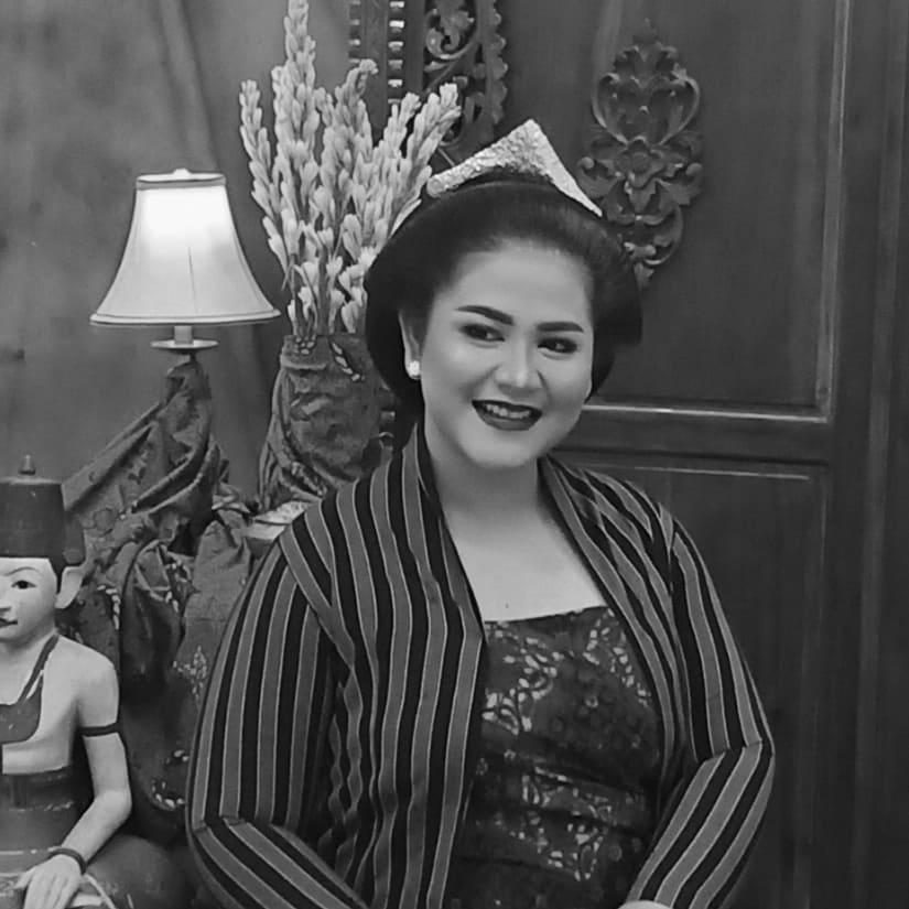5 Pesona Kahiyang Ayu pemotretan pakai lurik, cantik khas Indonesia