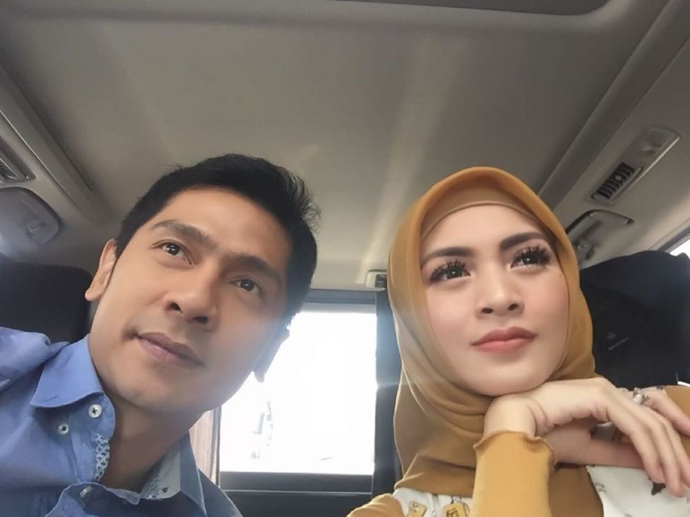 6 Pesona Donita dengan balutan hijab, didoakan istikamah