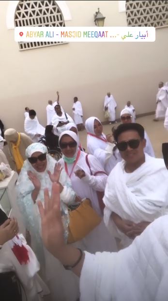 6 Momen Ifan Seventeen umrah bersama keluarga 