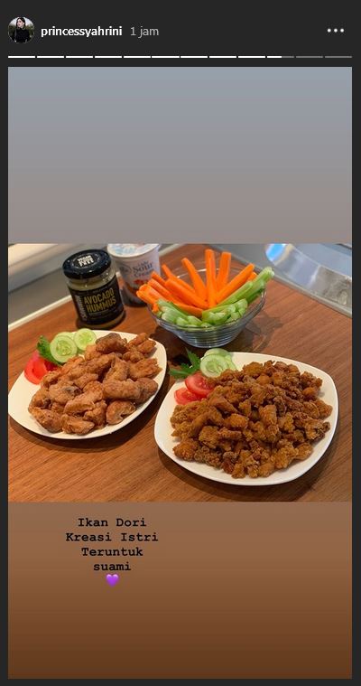 Pengantin baru, ini momen Syahrini memasak menu berbuka Reino