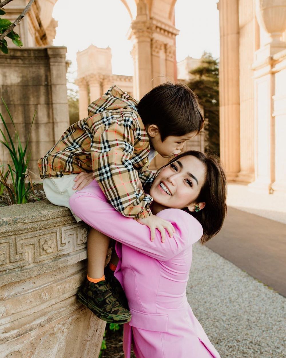 5 Presenter ini punya pasangan bule, termasuk Daniel Mananta 