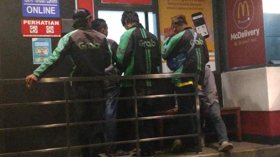 Kisah perjuangan driver ojek online wanita belikan orderan sahur