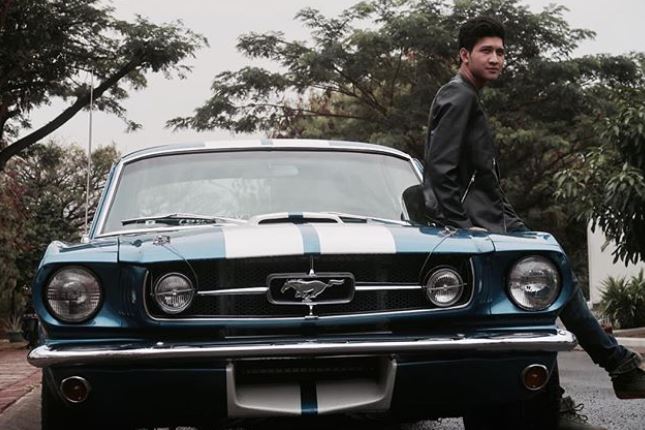 8 Potret Aditya Zoni pakai kendaraan mewah, keren abis