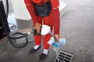 Viral petugas SPBU siram uang pakai bensin, ini faktanya