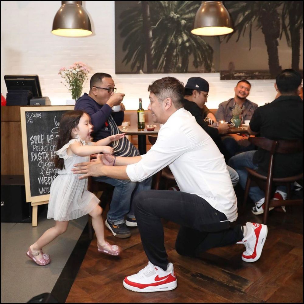 11 Momen perayaan ultah Gading Marten, Sophia Latjuba curi perhatian