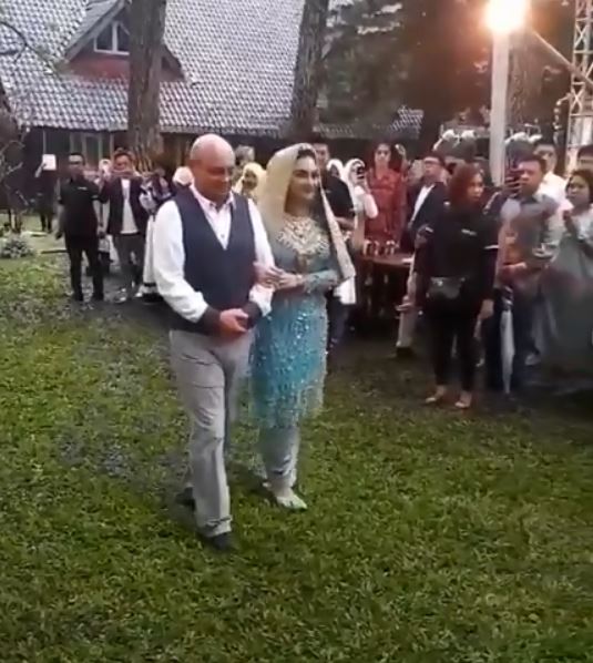 10 Momen kedekatan Irish Bella dan ayahnya, so sweet