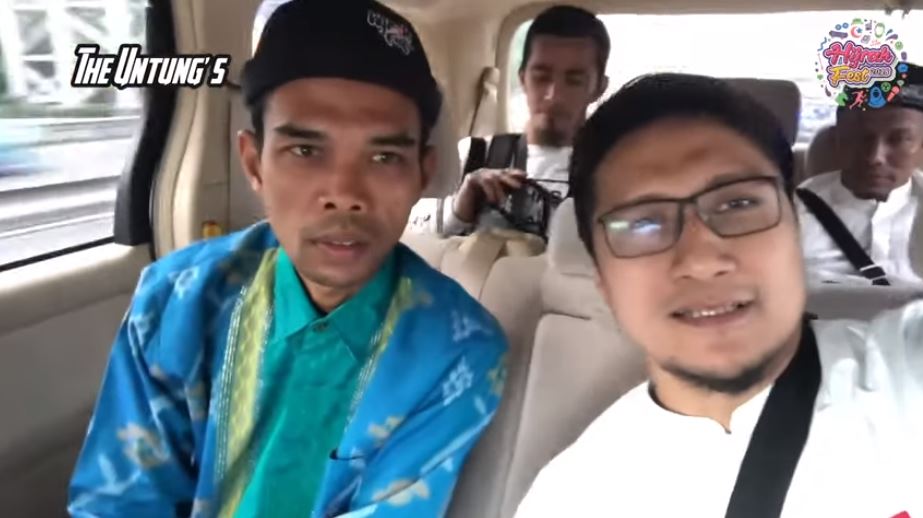 8 Momen seru Arie Untung naik helikopter bareng Ustaz Abdul Somad