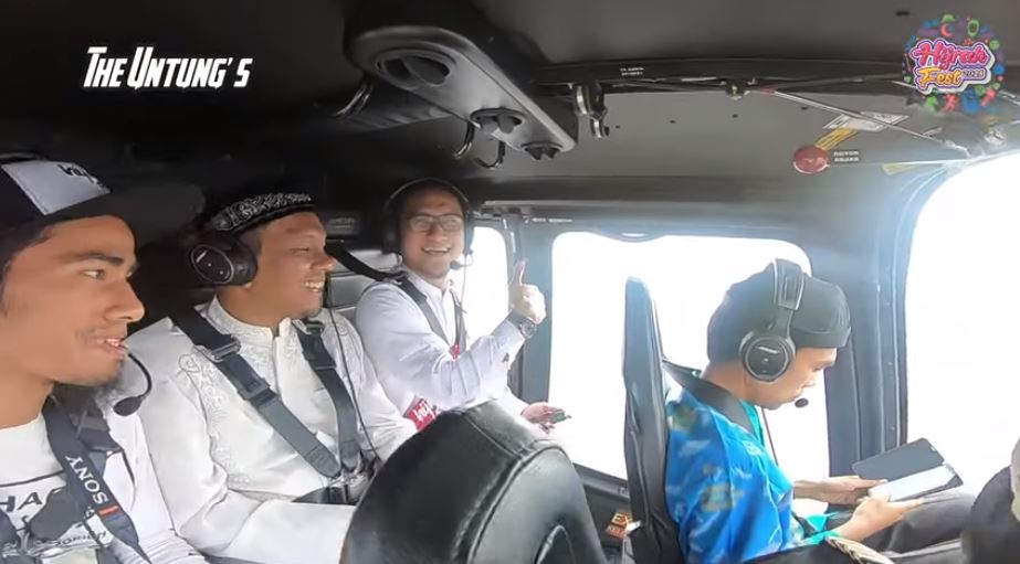 8 Momen seru Arie Untung naik helikopter bareng Ustaz Abdul Somad