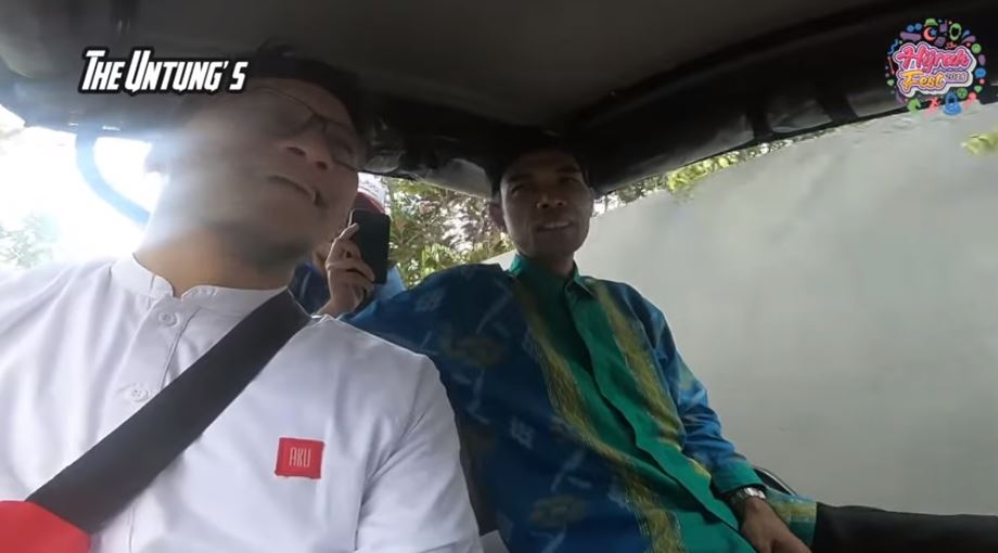 8 Momen seru Arie Untung naik helikopter bareng Ustaz Abdul Somad