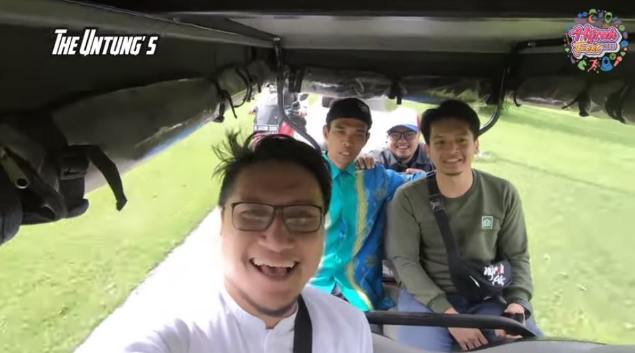 8 Momen seru Arie Untung naik helikopter bareng Ustaz Abdul Somad