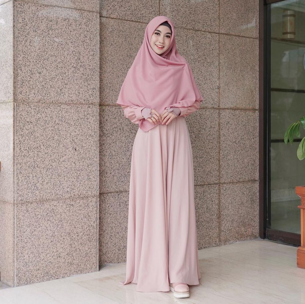 12 Gaya Anisa Rahma ini bisa jadi inspirasi saat buber, stylish