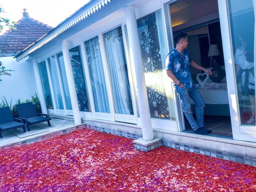 8 Potret bulan madu Ajun Perwira & Jennifer Jill, romantis abis