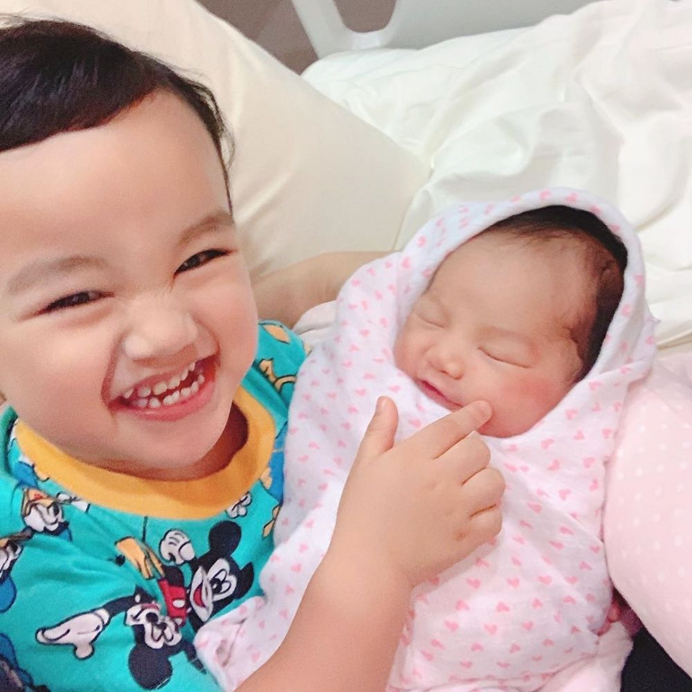 7 Potret cantiknya Azzahra, cucu Siti Nurhaliza yang baru lahir