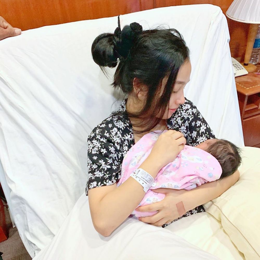 7 Potret cantiknya Azzahra, cucu Siti Nurhaliza yang baru lahir