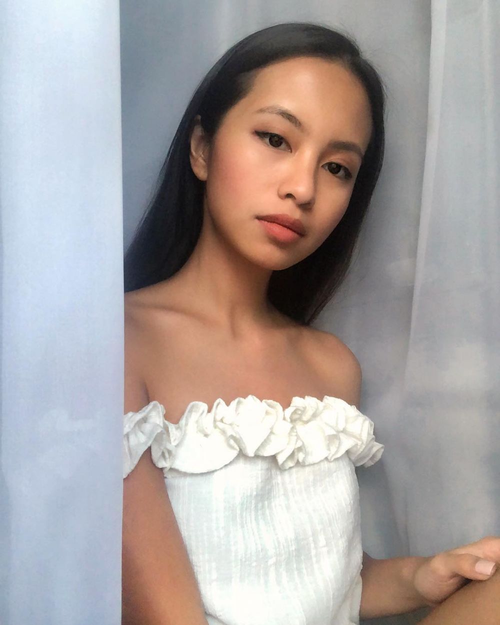 12 Gaya Chelia Dinata, pacar Reynold Poernomo saat pamer pundak