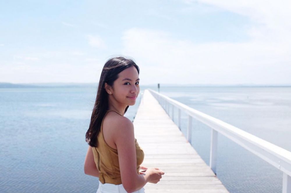 12 Gaya Chelia Dinata, pacar Reynold Poernomo saat pamer pundak