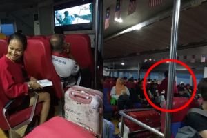 Kisah haru wanita non muslim bagikan makanan buka puasa di kapal