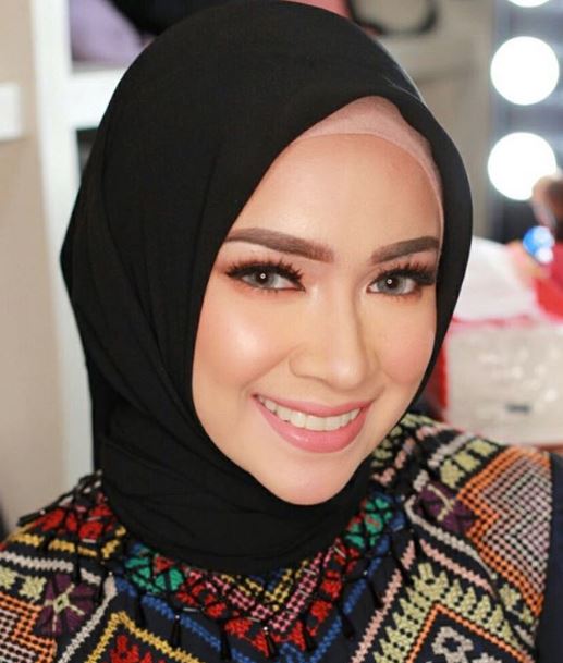 Inspirasi hijab Aryani Fitriana, pemeran Chacha di sinetron Kepompong