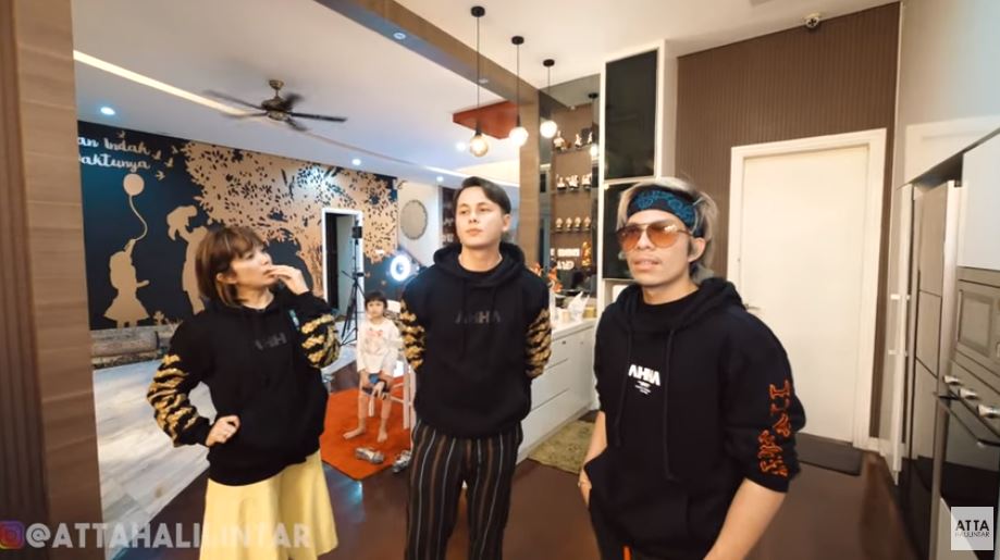 10 Potret rumah Ussy Sulistiawaty & Andhika Pratama, bak istana