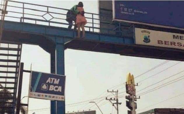 9 Aksi heroik driver ojek online, ada selamatkan orang bunuh diri