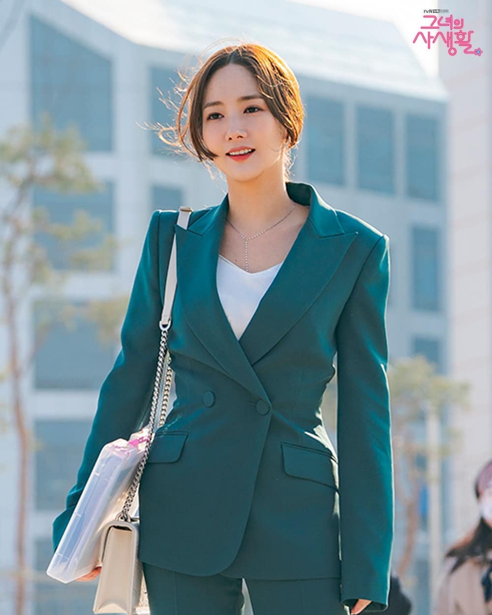 15 Gaya Park Min-young di Her Private Life, cocok buat ke kantor