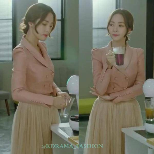 15 Gaya Park Min-young di Her Private Life, cocok buat ke kantor