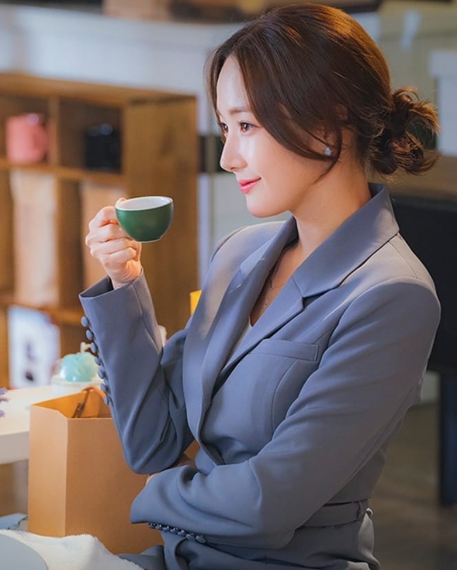 15 Gaya Park Min-young di Her Private Life, cocok buat ke kantor