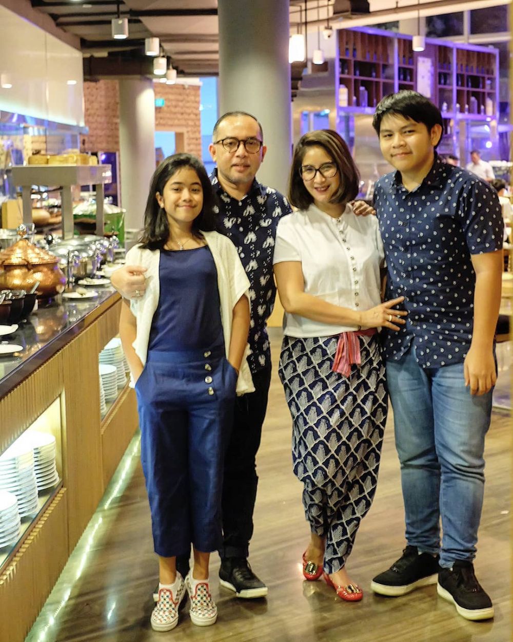 9 Seleb ini temani pasangan berpuasa meski beda agama