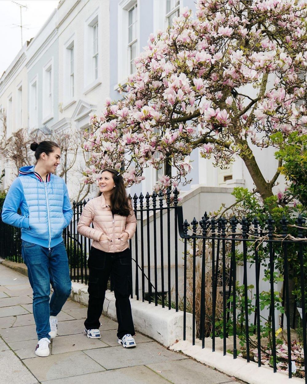 9 Seleb ini temani pasangan berpuasa meski beda agama