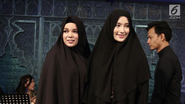 Pesona 10 seleb blasteran saat berhijab ini bikin klepek-klepek