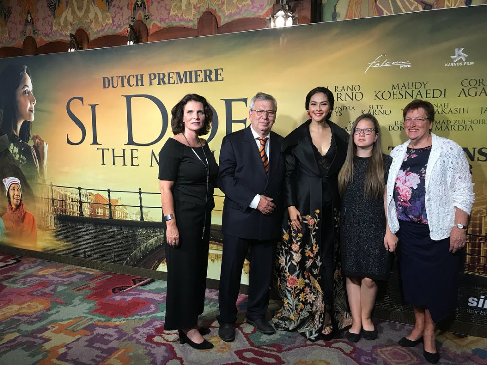 10 Potret kedekatan Maudy Koesnaedi & mertua yang jarang terekspos