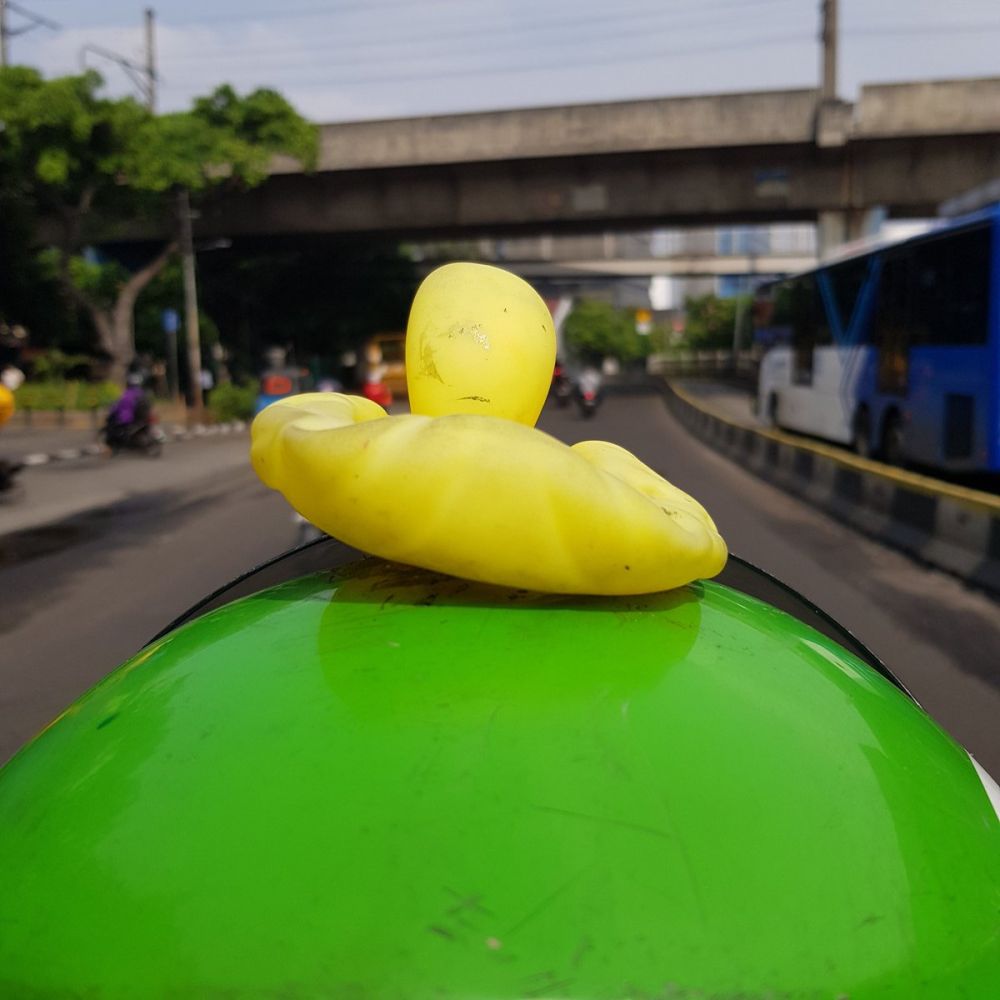 8 Cara driver ojek online agar dikenali penumpang ini unik banget