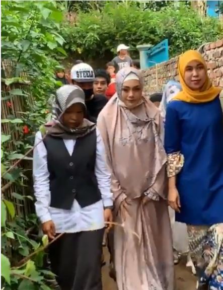 10 Momen haru Celine Evangelista sambangi fans dengan berhijab