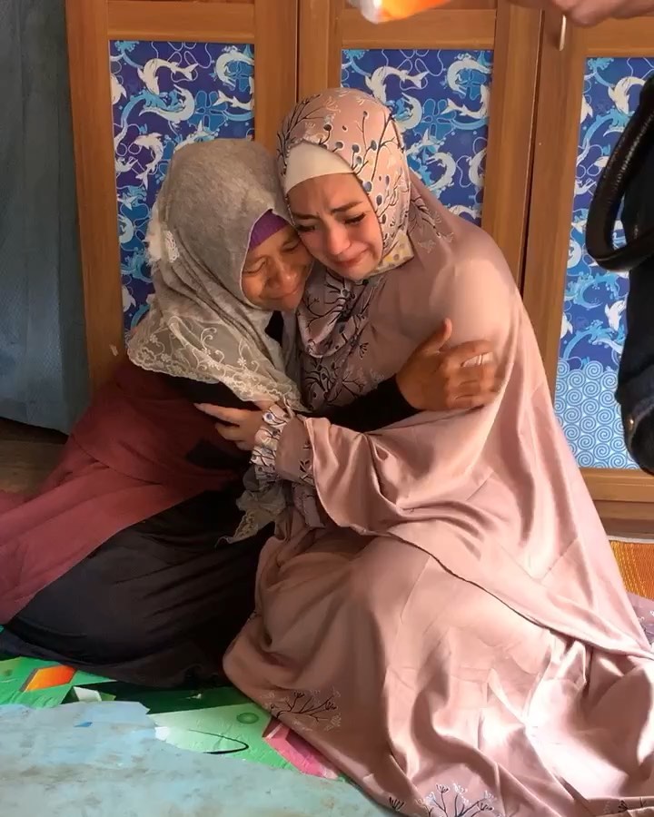 10 Momen haru Celine Evangelista sambangi fans dengan berhijab