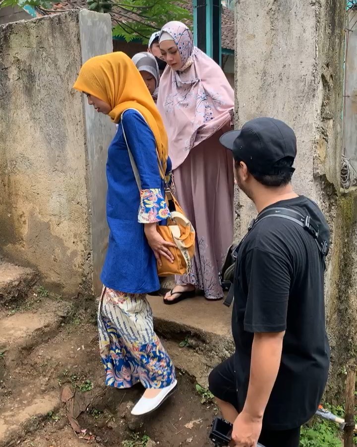 10 Momen haru Celine Evangelista sambangi fans dengan berhijab